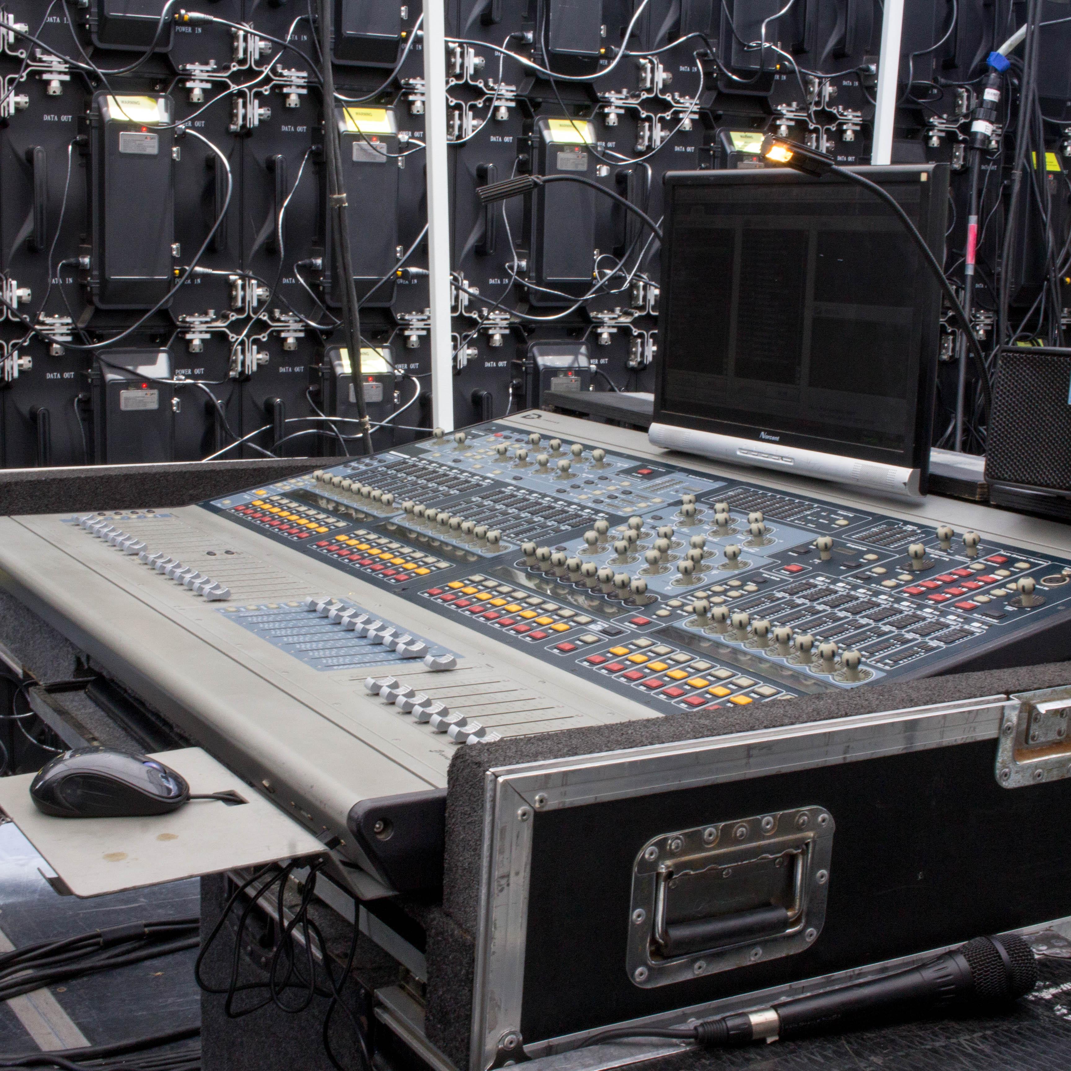 Profile mixing console 